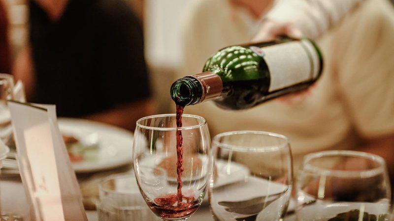 Brinda Senza Sensi di Colpa: Scopri Quante Calorie Nasconde il Tuo Bicchiere di Vino!